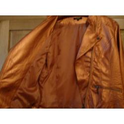 te kp stoer kort jasje roest kleur mt 42/44