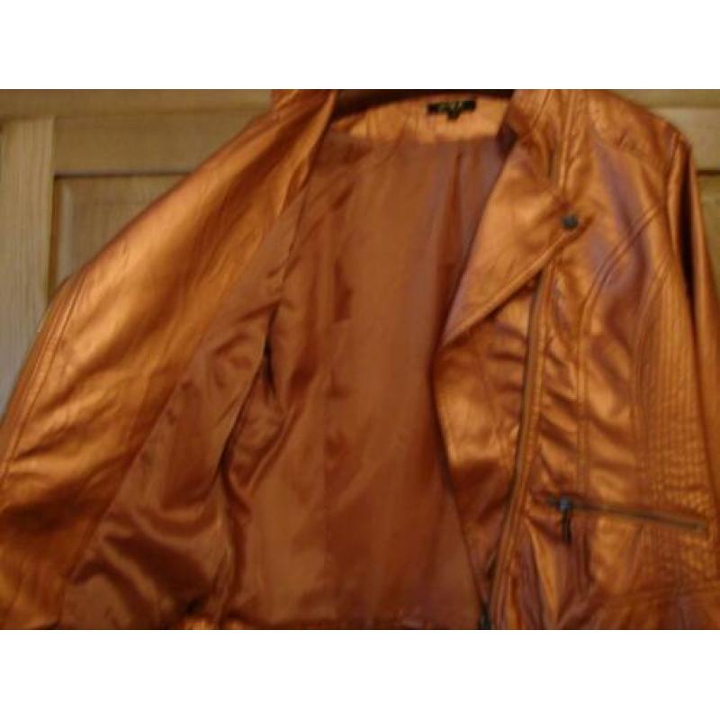 te kp stoer kort jasje roest kleur mt 42/44