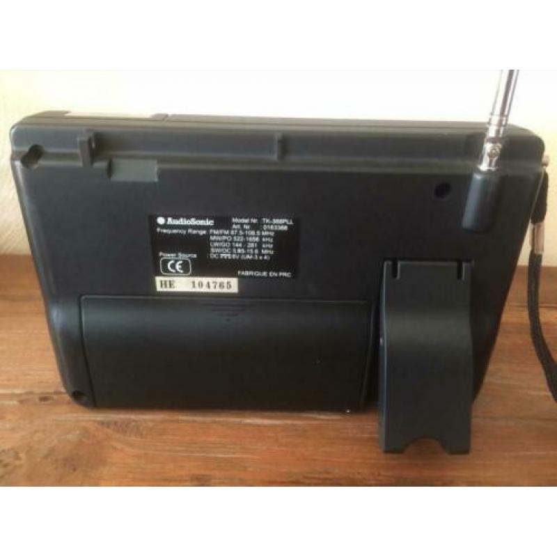 AudioSonic wereld ontvanger met wekker functie.