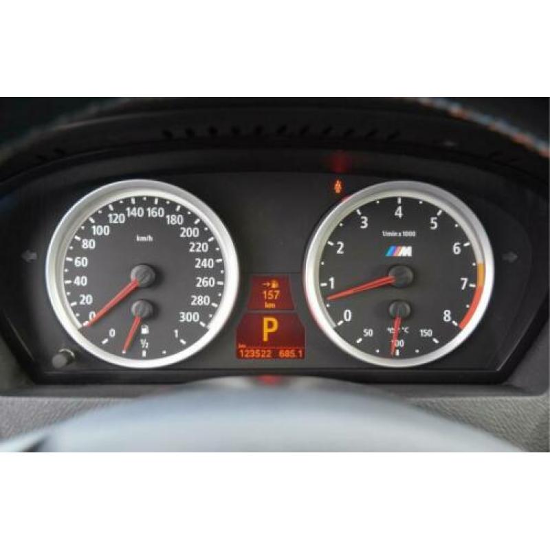 BMW X5 M 4.4i / head-up display / 360 graden camera / zwart