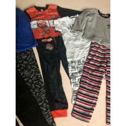 Pakket jongens pyjama maat 128/134