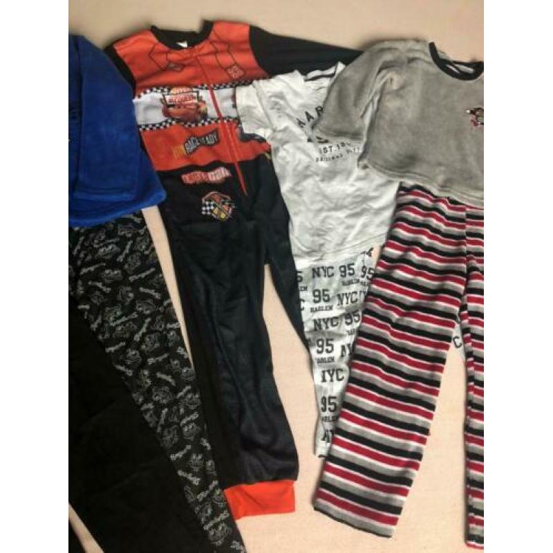 Pakket jongens pyjama maat 128/134