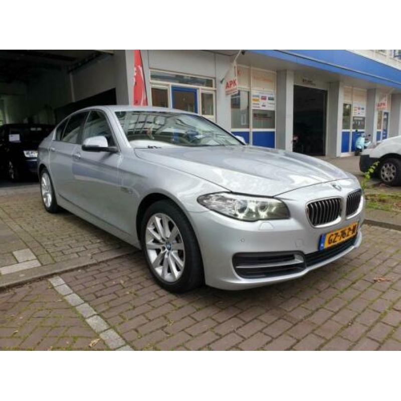 BMW 5-serie 520i High Executive Automaat/Grote Scherm/Leder/