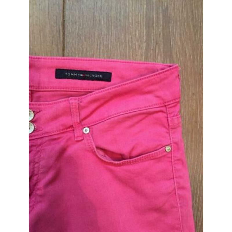 IZGS: Tommy Hilfiger roze halflange broek/jeansmodel; mt 28