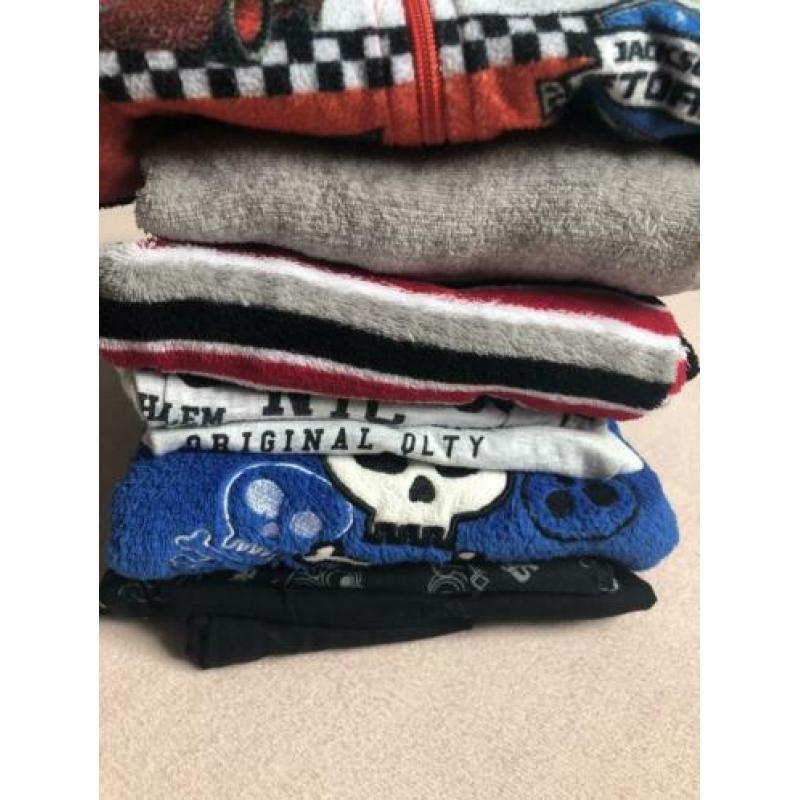 Pakket jongens pyjama maat 128/134
