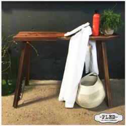Mooi oud tafeltje. Zadelbok Plantentafel