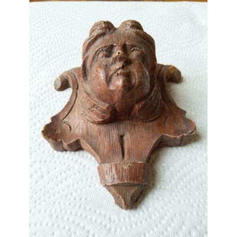 Twee houten engelen koppen