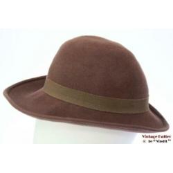 Vintage Dameshoed bruin vilt 55 = S tot XS