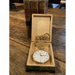 Antiek Mauchline houten kistje horloge houder. The Duchess
