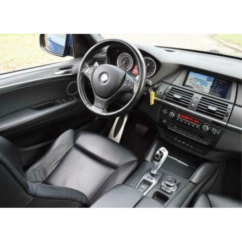 BMW X5 M 4.4i / head-up display / 360 graden camera / zwart
