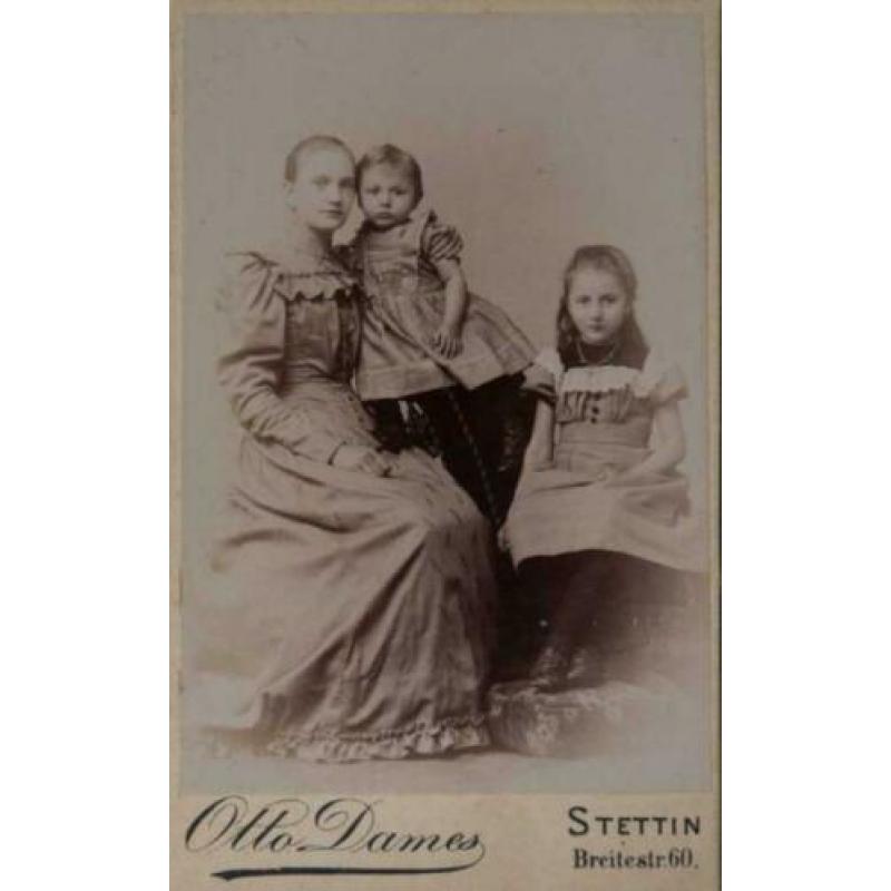 Carte de Visite - 3 zusjes of jonge moeder met 2 kindjes.