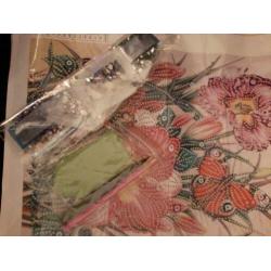 diamond painting, mooie bloemen en vlinder. 30/40.