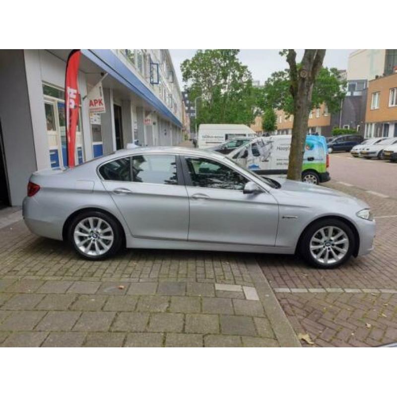 BMW 5-serie 520i High Executive Automaat/Grote Scherm/Leder/