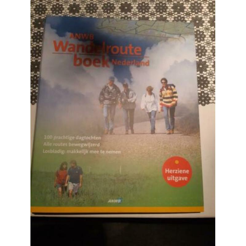 ANWB wandelboek 100 wandeltochten