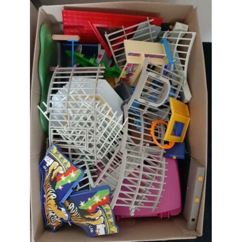 2 grote dozen vol playmobil onderdelen