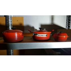Me Creuset pannen en een appel