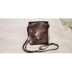 F043 Vintage bruin echt lederen schoudertasje / festivaltas
