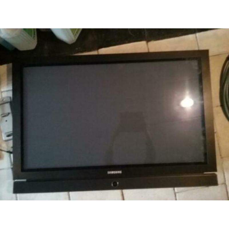 Samsung flatscreen plasma tv, 42 inch, soundbar, werkend