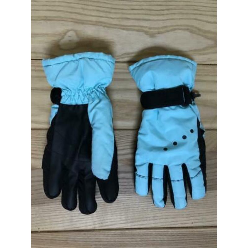 Ski jas en broek maat 158/164 handschoenen en helm