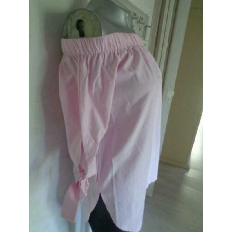 mooie zacht roze blouse ook off shoulder te dragen of gewoo