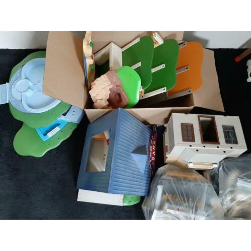 2 grote dozen vol playmobil onderdelen