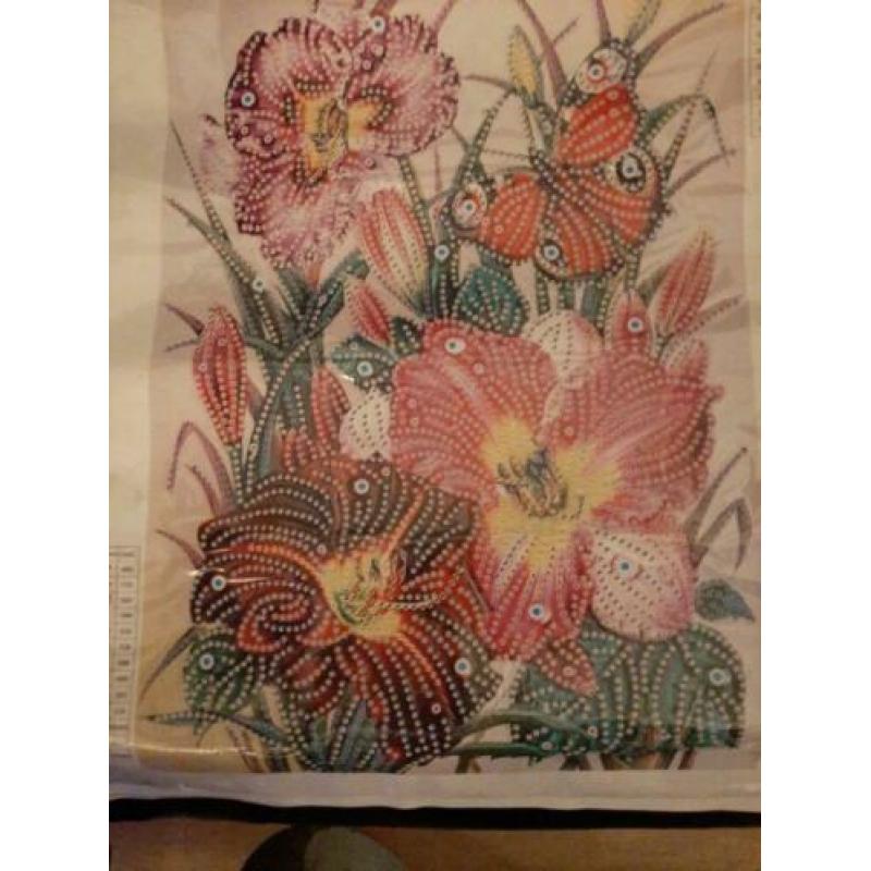 diamond painting, mooie bloemen en vlinder. 30/40.