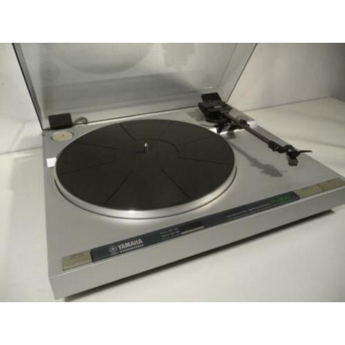 Yamaha P300 platenspeler met Yamaha CG-7700 element