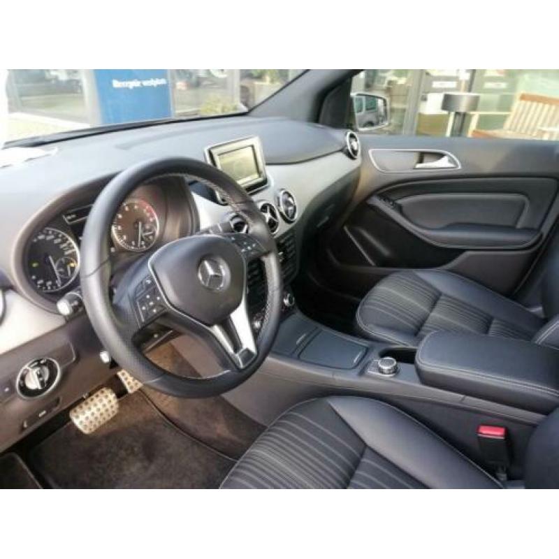 Mercedes-Benz B-klasse 180 AUTOMAAT SPORTPAKKET (LEDER CLIMA