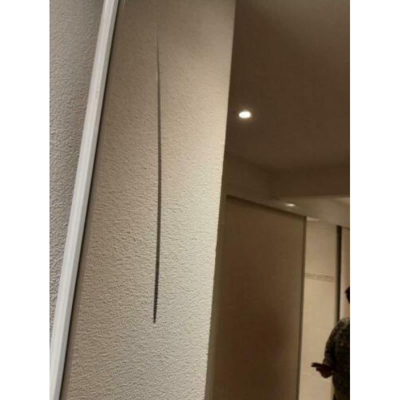 Schuifdeurkast met spiegelruit en interieur
