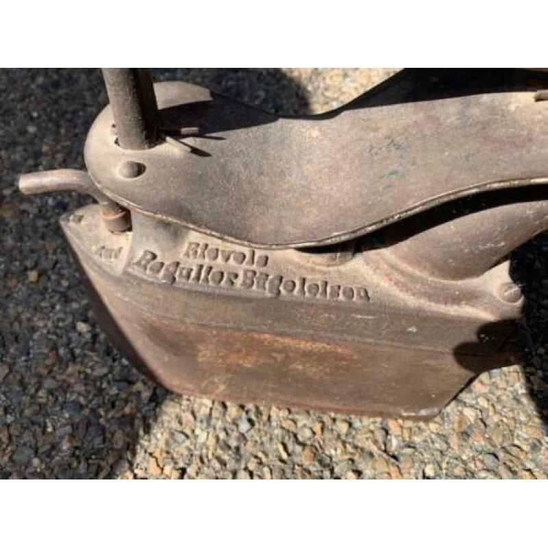 Schoorsteenstrijkijzer RievelsPatentPersyzer bieden v.a.25,-