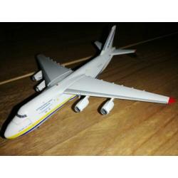Antonov Airlines AN-124. Herpa. 1:500.