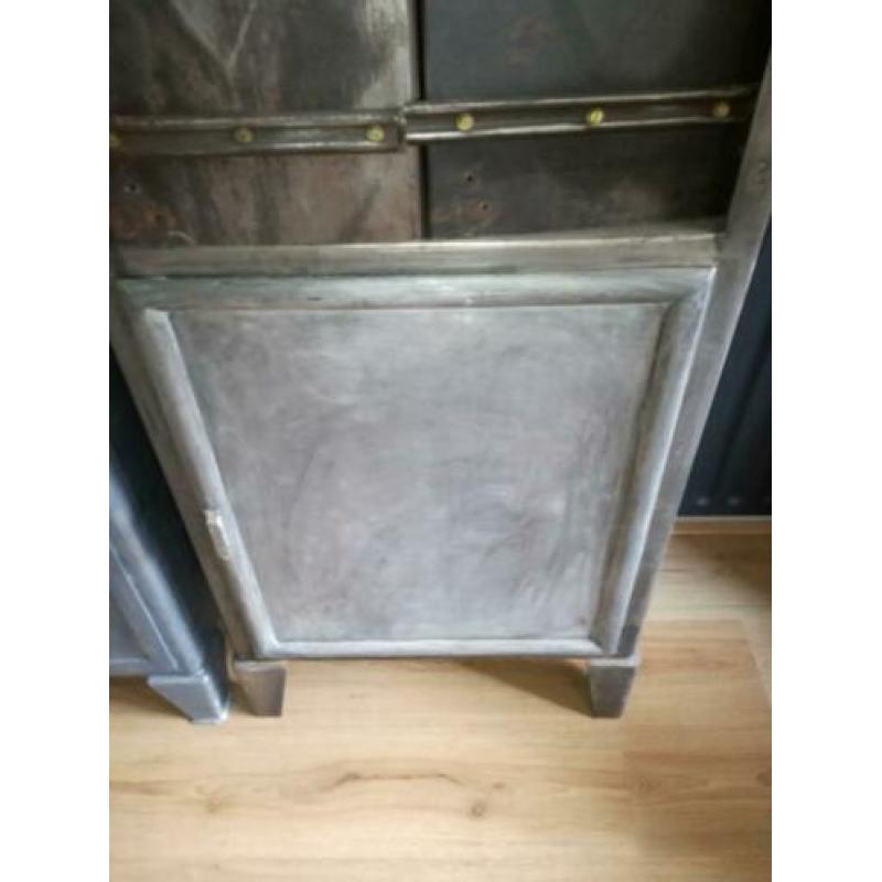 Oude apotheek kast *rosetta*