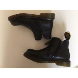 Dr Martens maat 28