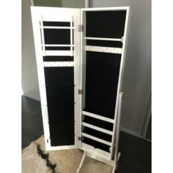 Spiegelkast voor sieraden