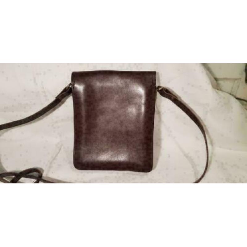 F043 Vintage bruin echt lederen schoudertasje / festivaltas