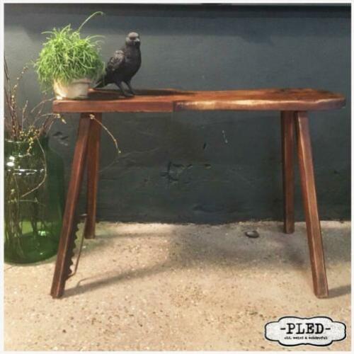 Mooi oud tafeltje. Zadelbok Plantentafel