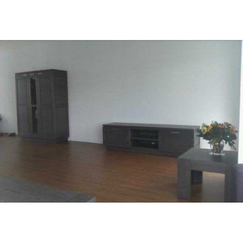 Complete set meubels. Mag ook los verkocht
