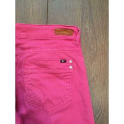 IZGS: Tommy Hilfiger roze halflange broek/jeansmodel; mt 28