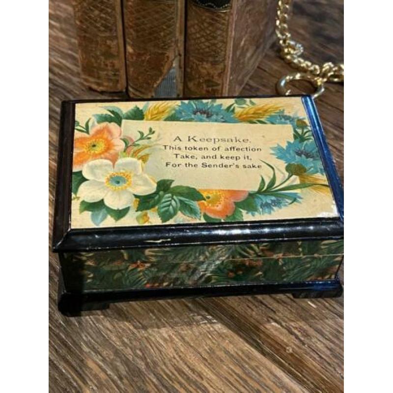 Antiek Mauchline houten kistje horloge houder. The Duchess