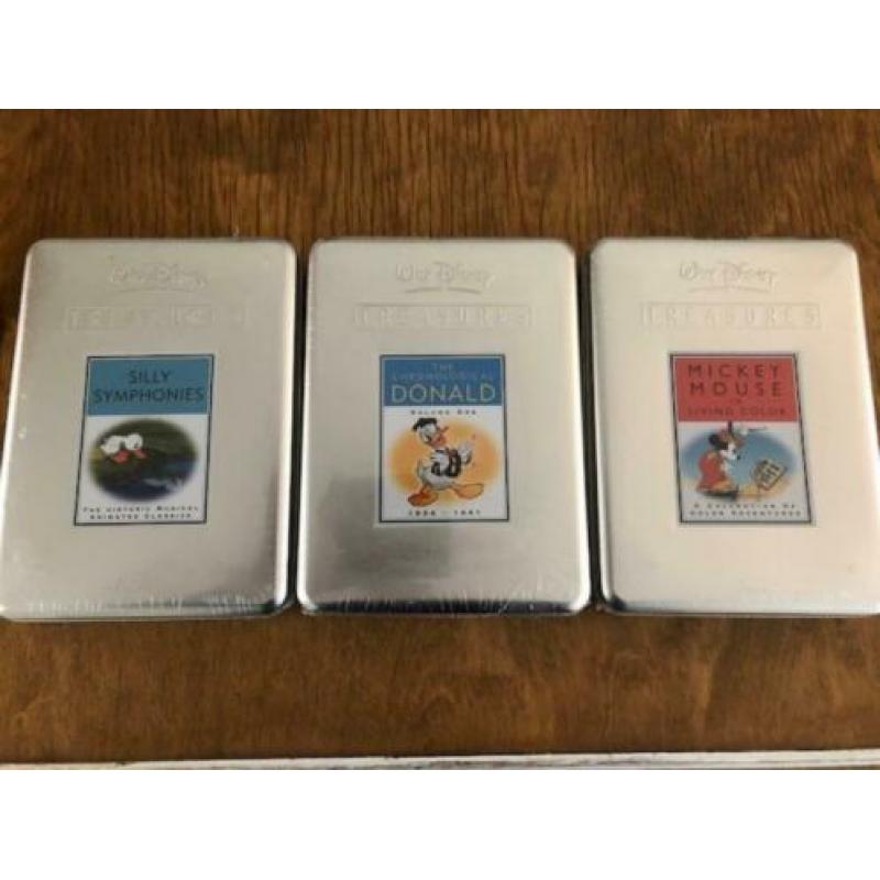 Walt Disney 3 metalen DVD boxen nog dicht geseald dus nieuw.