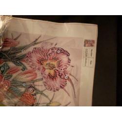 diamond painting, mooie bloemen en vlinder. 30/40.