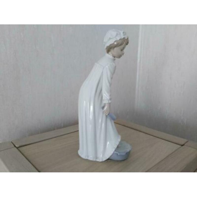 NAO by Lladro beeldje voetbad