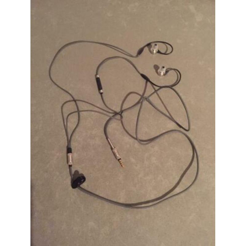 RHA MA750i in-ear hoofdtelefoon