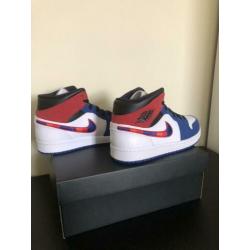 Air Jordan mid se maat 42