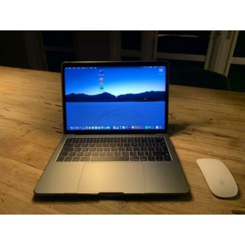 MacBook Pro 13” SG 128GB nov 17 Magic Mouse 2 en hardcase