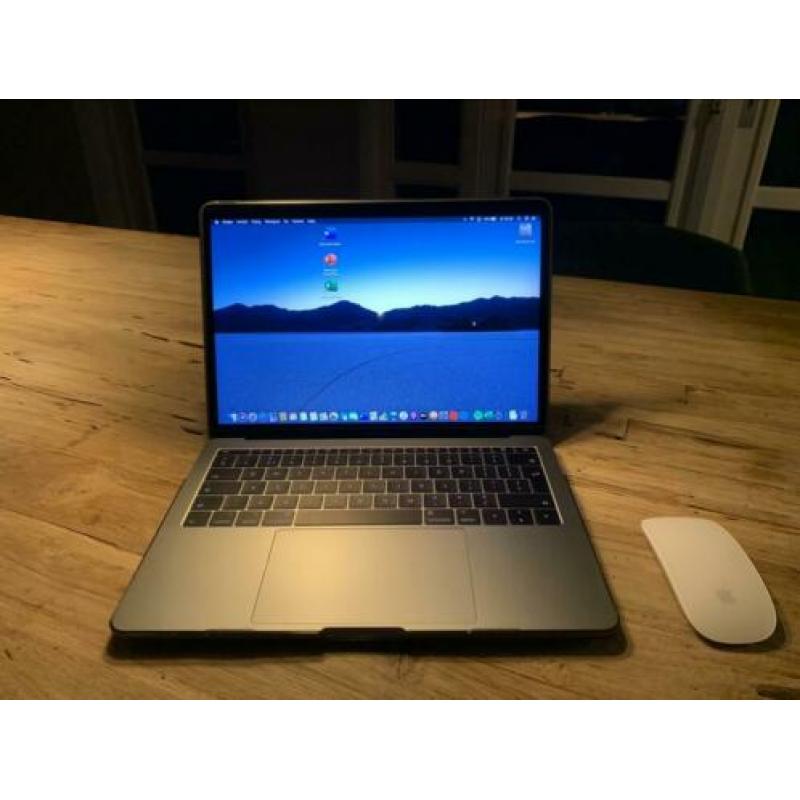 MacBook Pro 13” SG 128GB nov 17 Magic Mouse 2 en hardcase