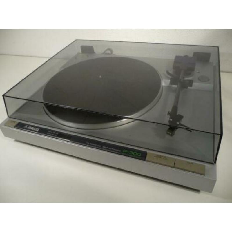 Yamaha P300 platenspeler met Yamaha CG-7700 element