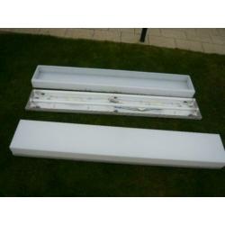2 tl armaturen met tl balken met kap 128 x 20 cm