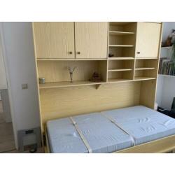 Opklapbaar bed met kast