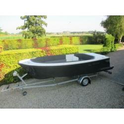 Lago Amore 595 Tender met Suzuki 20pk 4-takt b/b motor.